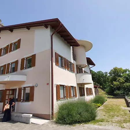 Prenocisca Center Mir In Dobro Solkan